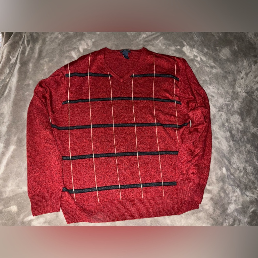 Men’s Dockers XL Red V-Neck Sweater with Gold & Black Stripes – Classic &‎ Cozy